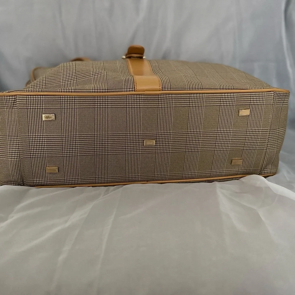 Adrienne Vittadini Vintage travel bag. NWT